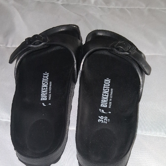 Birkenstock Shoes - Ladies Light Weight Birkenstock Slides. See All Pics All Sales Final